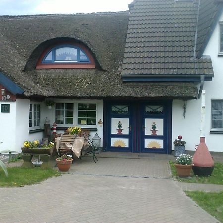 Pension Martens - Gaubenwohnung Wieck Bagian luar foto